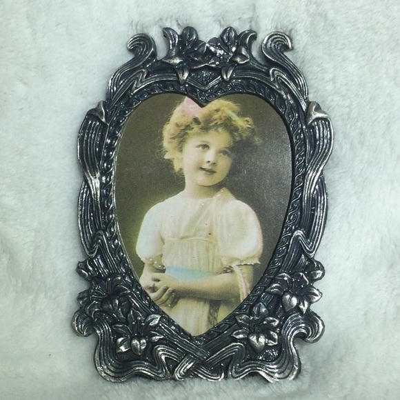 ⭐️ Vintage Style Photo Heart Shaped Photo Frsme - Picture 7 of 7